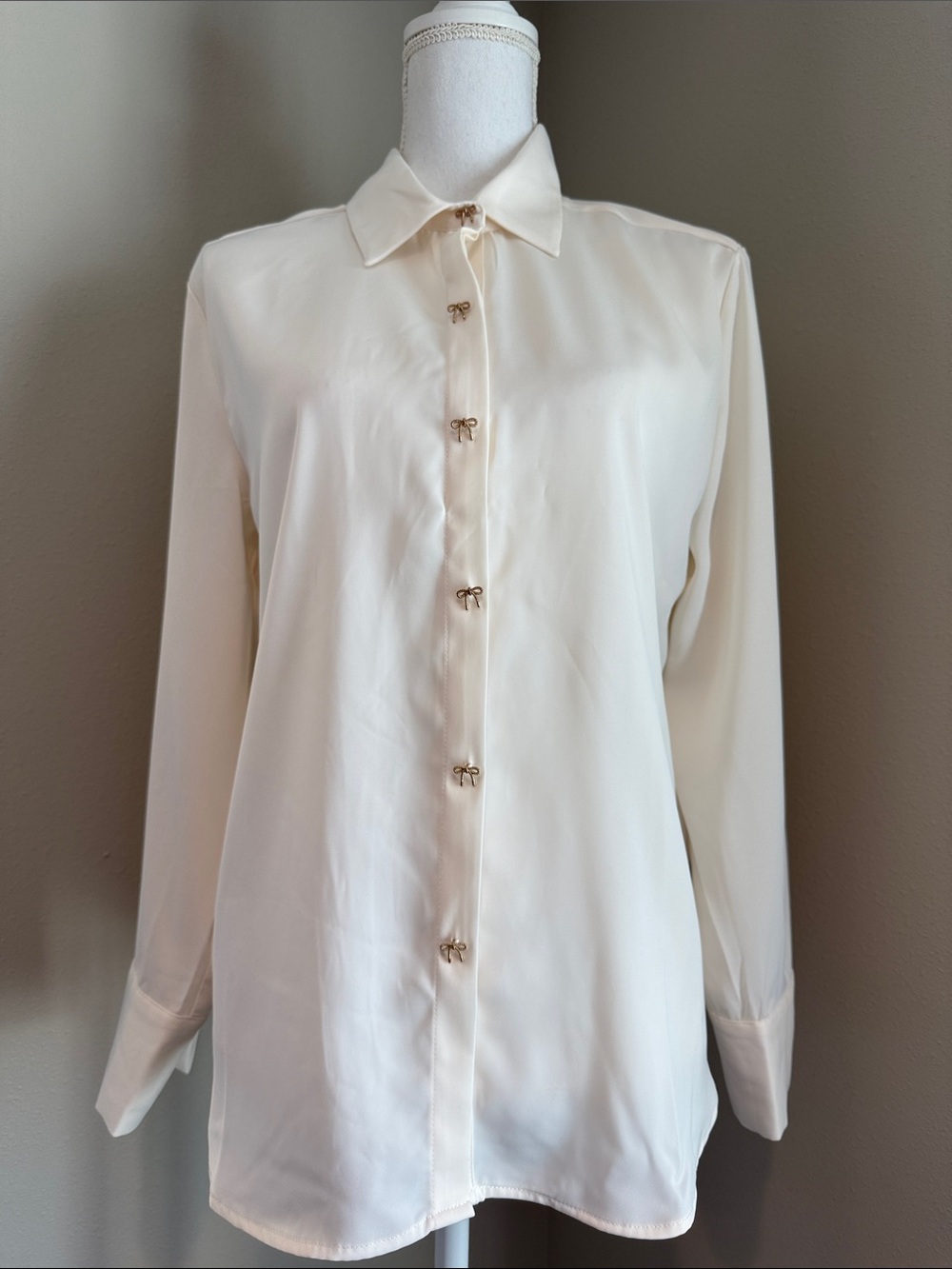 Rachel Zoe | Long-Sleeve Button-Down Blouse with Bow Buttons | Cream & Gold | L